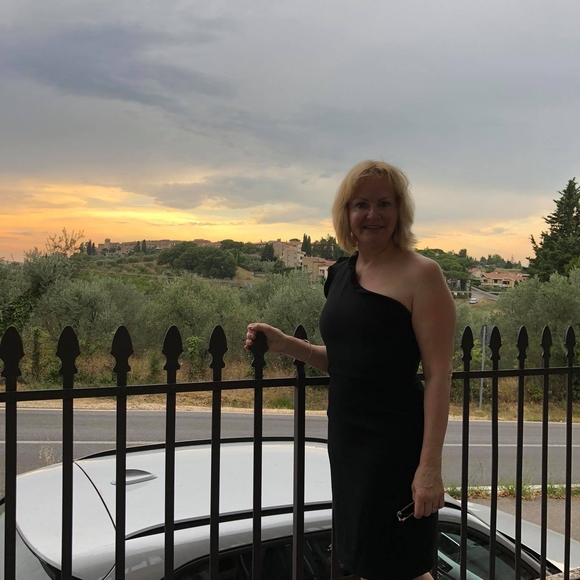 Meet your Posher, Karen - Picture 1 of 1